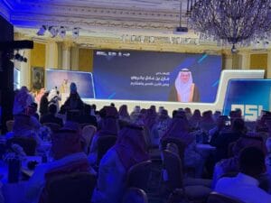 الترجمة الفورية كجسر للتكامل في منصّة الريادة لسلامة الطرق